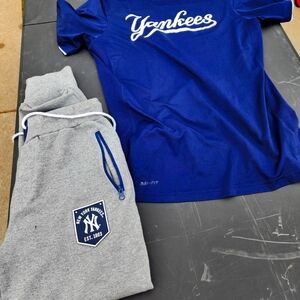 Yankees fit baseballism pantsworn 3 times Yankees  dri fit jersey type worn once